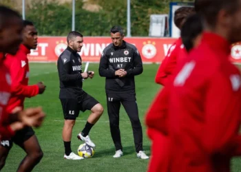 ​❤️ Мощен Финален Преглед: “Отборът Е Готов!” – Новият Треньор на ЦСКА Вдъхва Оптимизъм Преди Утрешното Бойно Кръщение. ​Какво мислите – равенство или победа?