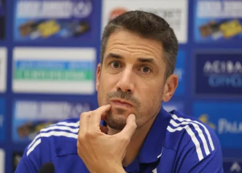 Пълен е със себе си и не слуша!” – Взрив в Левски след загубата! Топ ръководител посочи Веласкес като проблема, а най-шокиращото… вижте подробностите по-долу 👇!