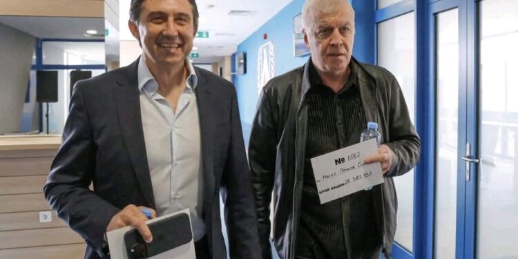 Наско и Борето топят дългове, Дон Хулио гради отбора: Бъдещето на Левски!