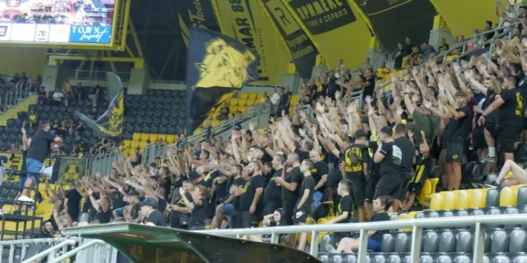 Страстните фенове на Ботев Пловдив споделят очаквания преди важния мач с Левски