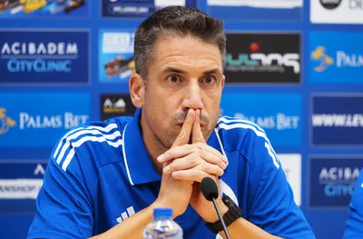 Треньорът на Левски София намекна за раздяла със звезда след бурен скандал в съблекалнята