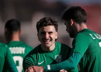 Шок за футбола в България защитникът на Ботев Пловдив се завръща в Левски София за последните мачове от кариерата си