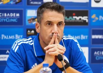 Треньорът на Левски реагира твърдо след проявата на неподчинение от защитник