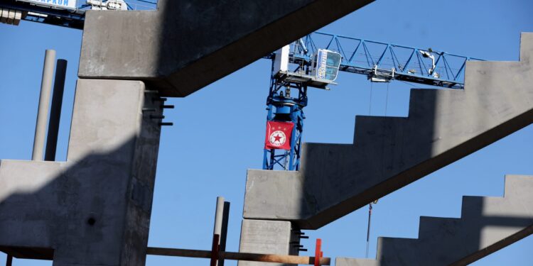 Току-що: Срутването на стадион „Армията“ разбива надеждите за завършване до пролетта, след като тежки метеорологични условия провалиха строителните планове!