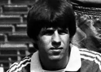 ИЗВЪНРЕДНО: Треньорът на ЦСКА с шокиращо разкритие за бъдеща легенда, което ще разтърси света на футбола!