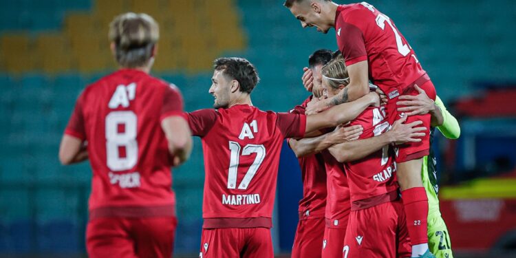 Разгорещен конфликт! Треньорът на ЦСКА най-накрая разкритикува арогантното поведение на колегата си от Левски!