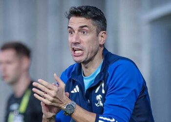 СПЕШНО ХУЛИО ВЕЛАСКЕС бе откаран в болница снощи, което предизвика страх и спекулации от страна на лекарите