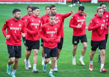 Разтърсващ скандал! Съдия хвана звезда на ЦСКА-София с таен предмет на терена, предизвиквайки тотален хаос и шок.