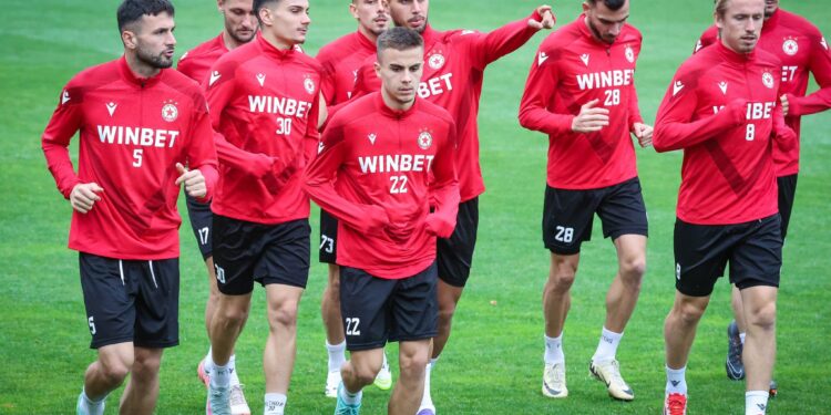 Разтърсващ скандал! Съдия хвана звезда на ЦСКА-София с таен предмет на терена, предизвиквайки тотален хаос и шок.