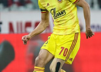 ЦСКА София се договори за личните условия с защитника на Левски София Георги Костадинов