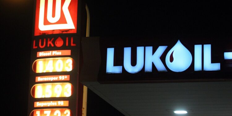 Насков Сираков подписва спонсорски договор с Лукойл Нефтохим Бургас и Аурубис България, с отпусната инвестиция от 30%