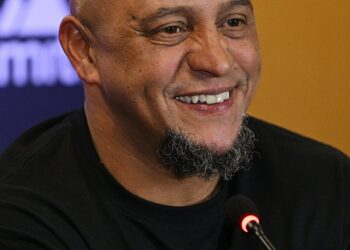 Футболната легенда Роберто Карлош прие работа в ЦСКА София