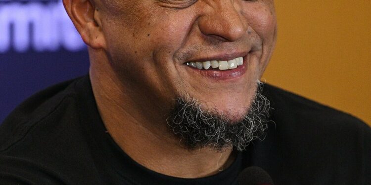 Футболната легенда Роберто Карлош прие работа в ЦСКА София