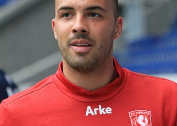 Официално – Българският вратар МИХАЙЛОВ се завръща в Левски София