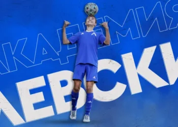 БЕЗПРЕЦЕДЕНТНО! ТРЕНЬОРЪТ НА ЛЕВСКИ ИЗРИГНА И ПУБЛИЧНО УНИЖИ КАПИТАНА НА ОТБОРА, НАРИЧАЙКИ ГО ПЪЛНО НЕКАДЪРНО НИЩОЖЕСТВО!