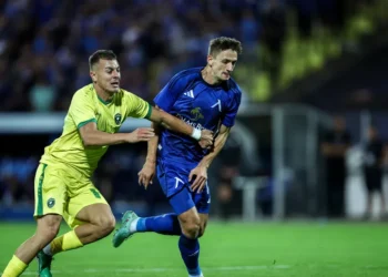 Левски и Лудогорец в директен сблъсък за върха на efbet Лига – 0:0 в началото на дербито