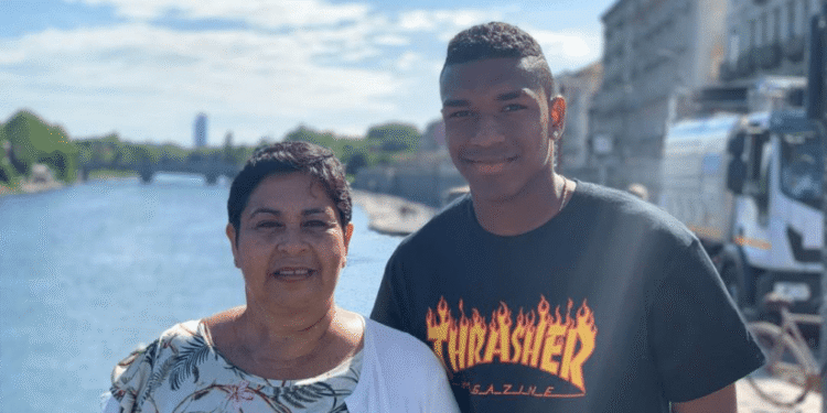 Как майка ми оформи моя футболен път