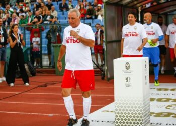 “ГРАНДИОЗЕН СКАНДАЛ! ХРИСТО СТОИЧКОВ БЕЗМИЛОСТНО КРИТИКУВА ИЗБОРА НА НОВ ТРЕНЬОР НА ЦСКА, ОБЯВЯВАЙКИ ГО ЗА ПОСМЕШИЩЕ”