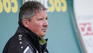 Шок в ЦСКА! Треньорът заплаши да изгони капитана, защото попита защо уволни шестима играчи наведнъж