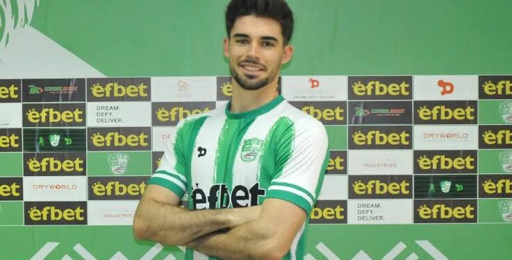 Левски София прави оферта от 500 хил. евро за испанския халф Карлос Алгара Лопес