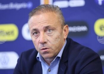 Селекционерът на националния отбор на България Илиан Илиев докладва Левски София на БФС заради отказ да пусне повикан играч: Левски София е заплашен с глоба от 500 хиляди и отнемане на 10 точки