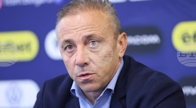 Селекционерът на националния отбор на България Илиан Илиев докладва Левски София на БФС заради отказ да пусне повикан играч: Левски София е заплашен с глоба от 500 хиляди и отнемане на 10 точки