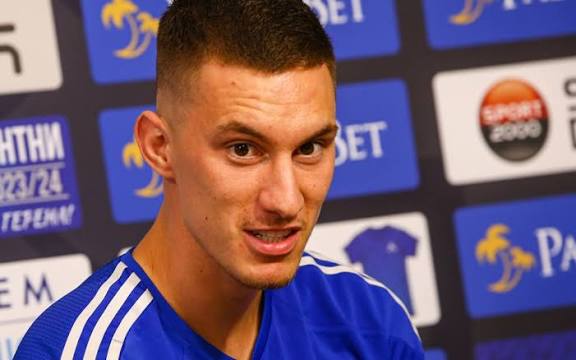 ШОКИРАЩО ЗАВРЪЩАНЕ! Бившият любимец на феновете Адриан Краев забелязан обратно на тренировъчната база на Левски – Какво означава това?!