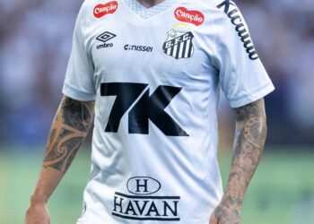 Дефанзивният халф на Сантос Зе Рафаел се съгласи да премине в Левски София, като постави условия за капитанската лента и фланелка с номер 6