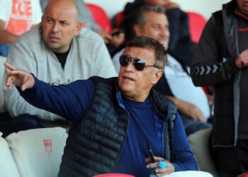 Стойне Манолов с жалък отговор към Керкез, не посмя да коментира нищо за зет си