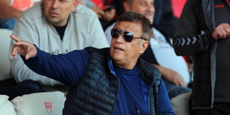 Стойне Манолов с жалък отговор към Керкез, не посмя да коментира нищо за зет си