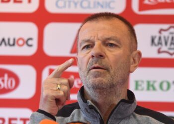 “Искам да преподавам в ЦСКА!”  Шокираща атака! Легендата Стойчо Младенов с гръмко изказване: “Собственикът е топ, но клубът не е училище!” Кой според него е за изгонване от “Армията” и кой трябва да бъде назначен на негово място?