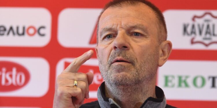 “Искам да преподавам в ЦСКА!” Шокираща атака! Легендата Стойчо Младенов с гръмко изказване: “Собственикът е топ, но клубът не е училище!” Кой според него е за изгонване от “Армията” и кой трябва да бъде назначен на негово място?