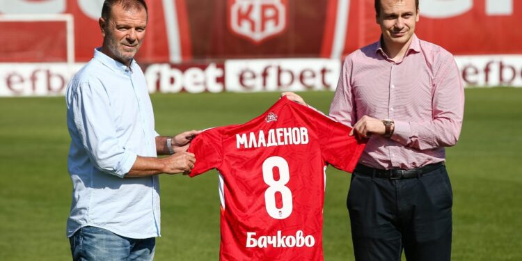 Експлозивна новина! Стойчо Младенов се самопокани в ЦСКА!  Ще се върне ли легендата на “Армията”? Стойчо Младенов изненадващо се обяви за спасител на ЦСКА и хвърли ръкавицата: “Трябва им човек като мен!”