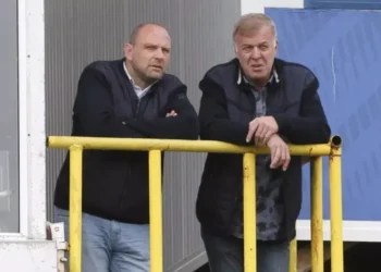 Тити Папазов и Вили Вуцов: Свалете плакатите „Сираков вън!“