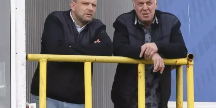 Тити Папазов и Вили Вуцов: Свалете плакатите „Сираков вън!“