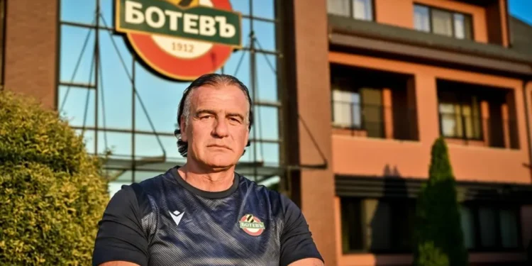 СКАНДАЛНО ИЗКАЗВАНЕ! Треньорът на “Ботев”: “АНОРМАЛНО Е директорът на школата да не пуска наши момчета да играят!” Още подробности по-долу 👇