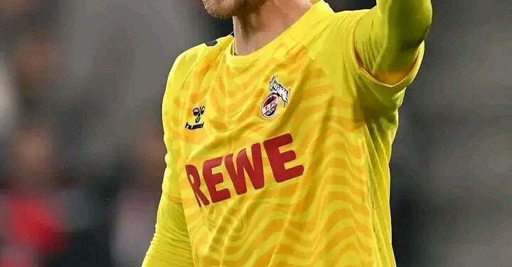 BUNDESLIGA-SENSATION! Ein echter Knall: Kölns Stammtorhüter Marvin Schwäbe überrascht die gesamte Fußballwelt! Trotz eines gigantischen Angebots von Bayer Leverkusen bleibt er standhaft – die klare Botschaft: Treue statt Millionen! Mit seiner Vertragsverlängerung bis 2030 beim 1. FC Köln setzt der Keeper ein starkes Zeichen, schreibt Vereinsgeschichte und löst eine Welle der Freude unter den Fans aus. Die Konkurrenz reibt sich ungläubig die Augen, denn in einer Zeit, in der viele Spieler den schnellen Erfolg oder die große Geldsumme suchen, hat Schwäbe gezeigt, dass es auch anders geht……