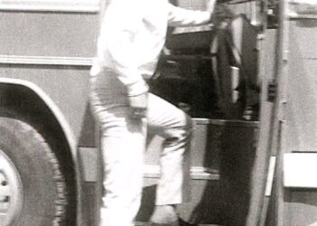 🕊️ Последните кадри на Гунди преди съдбовния ден: Невиждани снимки от мача, в който легендата вкара последния си гол! ⚽💔