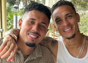 Полузащитник на Левски София планира да напусне заедно с бразилски съотборник, разочаровайки феновете