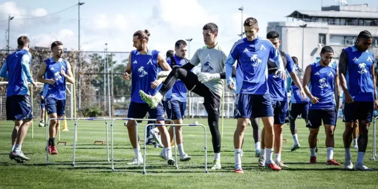 Заглавие: Играчите на Левски засилват тренировките преди предстоящите мачове