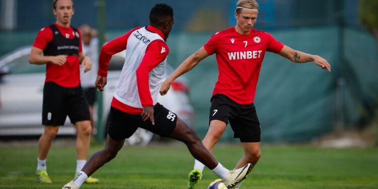 КОНТУЗИЯ ПРИНУЖДАВА СКАРСЕМ ДА НАПУСНЕ НАЦИОНАЛНИЯ ОТБОР: Олаус Скарсем СЕ ЗАВРЪЩА В СОФИЯ ЗАРАДИ ТРАВМА