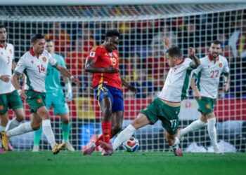 Хаос в Левски София: Четирима играчи избягаха в САЩ заради неплатени заплати — двама бяха върнати при пристигането си!