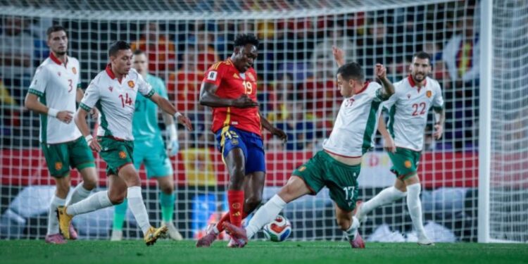 Хаос в Левски София: Четирима играчи избягаха в САЩ заради неплатени заплати — двама бяха върнати при пристигането си!