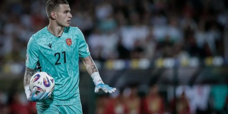 заглавие: Ботев Пловдив отказа завръщането на бивш играч, докато Вуцов се оттегли от националния отбор