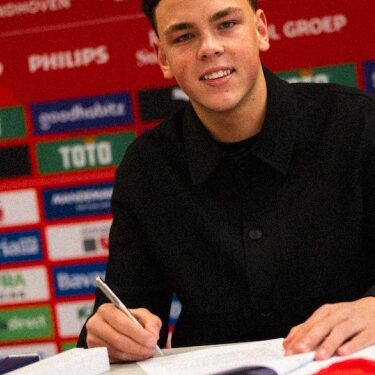 заглавие: Левски София се конкурира с Динамо Киев за младия нидерландски талант Робин ван Дювен