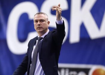 Скандал избухна в София: Треньорът на Левски прекрачи границата — обвинен в нарушаване на българските закони!