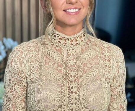 Pe Banda de Viteză către Altar! 🥂 Simona Halep Fură Spectacolul la Nunta Prietenilor, Sosind într-o Mașină de Lux Personală Evaluată la Milioane! 🚗💨