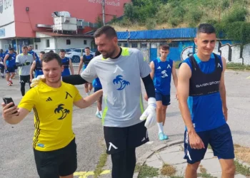 Последна новина: Треньорът на Левски привлича 19-годишен вундеркинд, който да замени настоящия вратар за утрешния мач срещу Борео!!