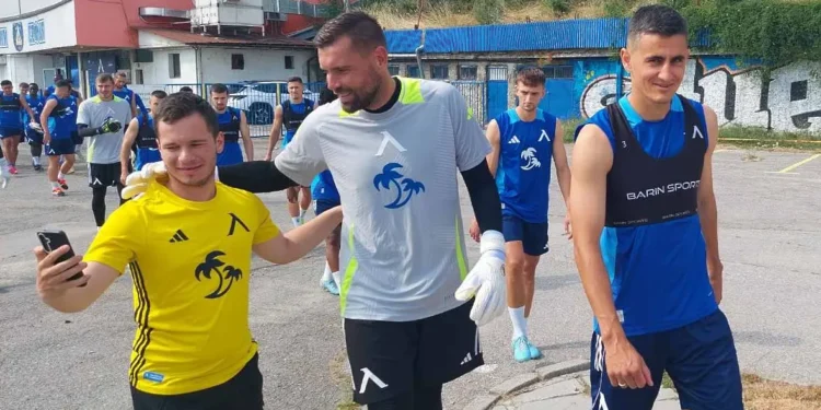 Последна новина: Треньорът на Левски привлича 19-годишен вундеркинд, който да замени настоящия вратар за утрешния мач срещу Борео!!