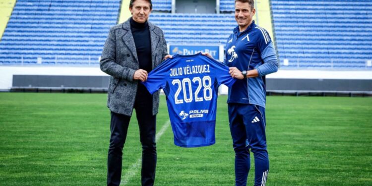 ‎✍️ Днес ПФК „Левски“ и старши треньорът на представителния отбор Хулио Веласкес подписаха удължаване на договора си до лятото на 2028 г.